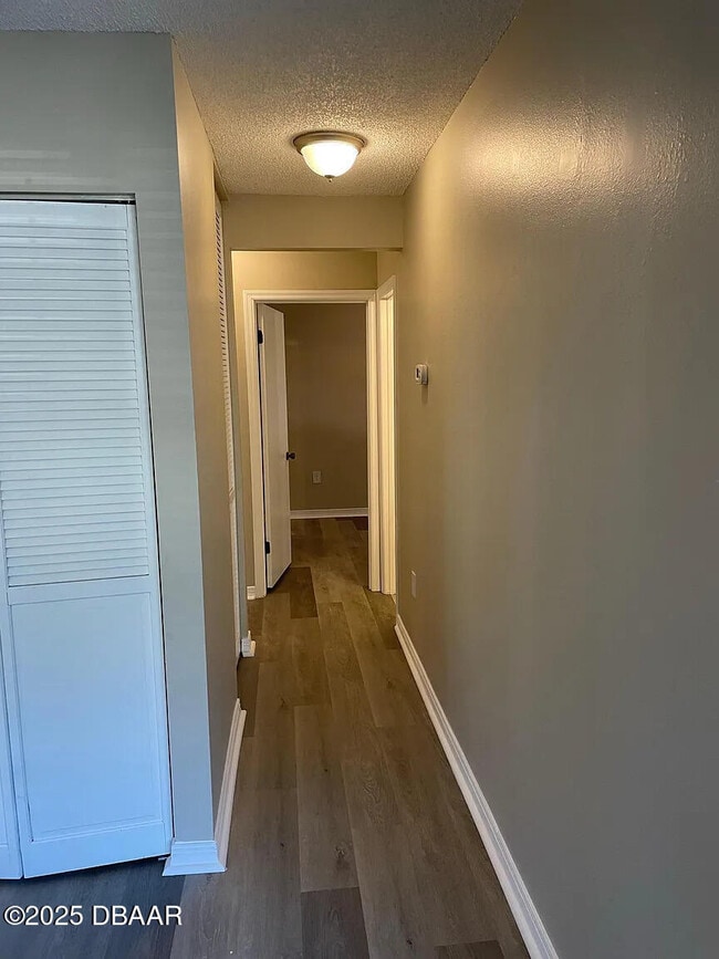 Building Photo - 840 Center Ave