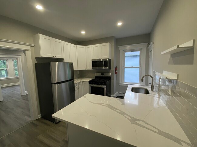 Kitchen - 174 Glenwood Ave