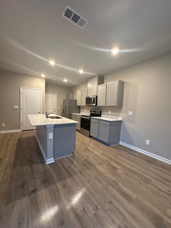 Building Photo - 4 Bedroom, 2.5 Bath and 2 Car Garage in Hartmann Crossing! $500 OFF FIRST MONTH’S RENT!