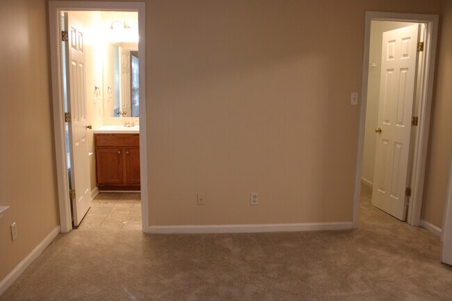 Building Photo - 230 Black Bird Ct