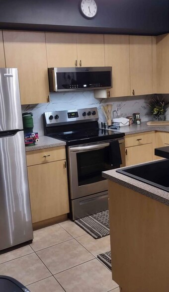 Building Photo - 8754 River Homes Ln