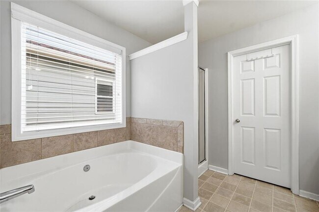 Building Photo - 3685 Silver Springs Rd
