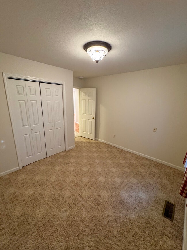 Building Photo - 74 Lockes Way