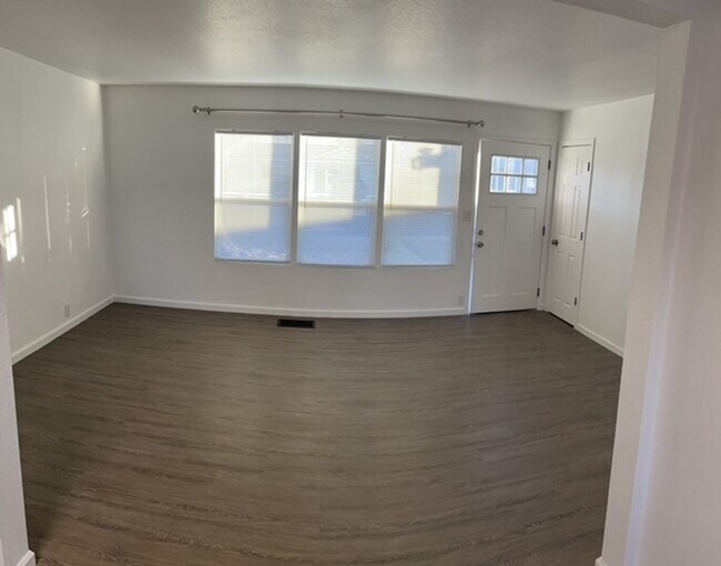 Building Photo - NEWLY REMODELED 3 BEDROOM RANCHER IN STRAT...