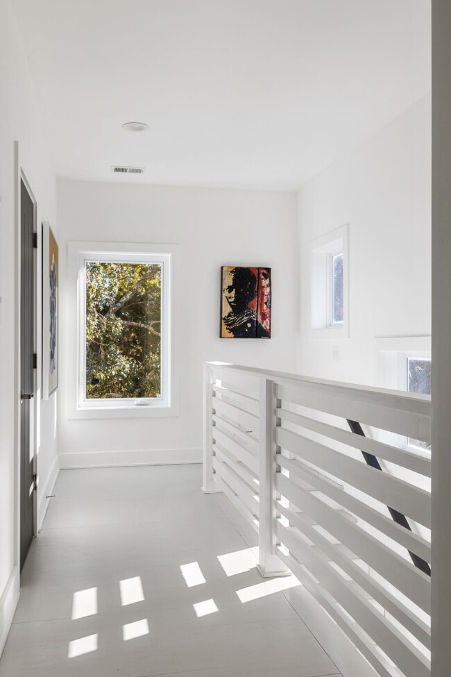 Building Photo - 508 E Huron Ave