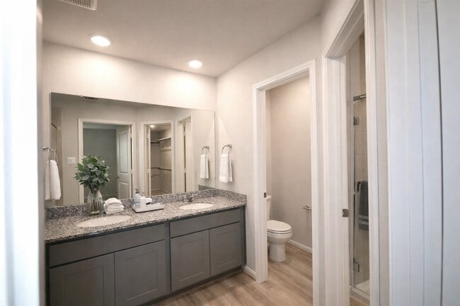 Building Photo - 18831 Glenwood Chase Ct