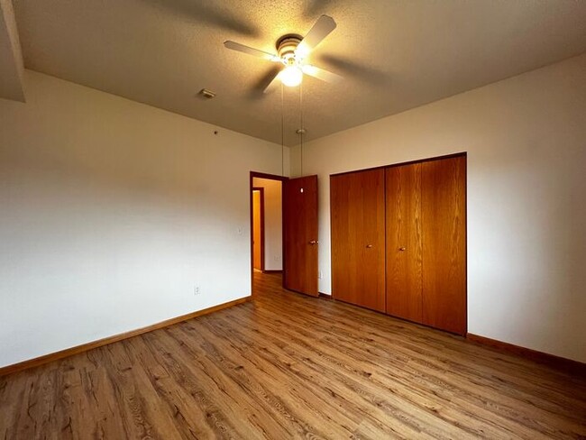 Building Photo - $1,195 | 2 Bedroom, 1 Bathroom Condo | No ...