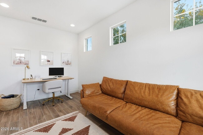 Building Photo - 5714 S Veneto