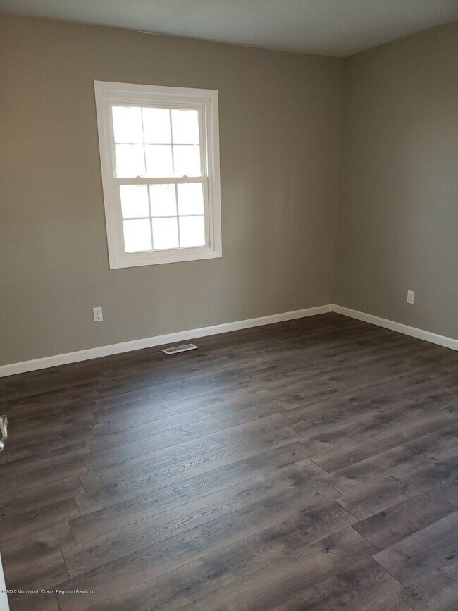 Building Photo - 5 Woodford Ln