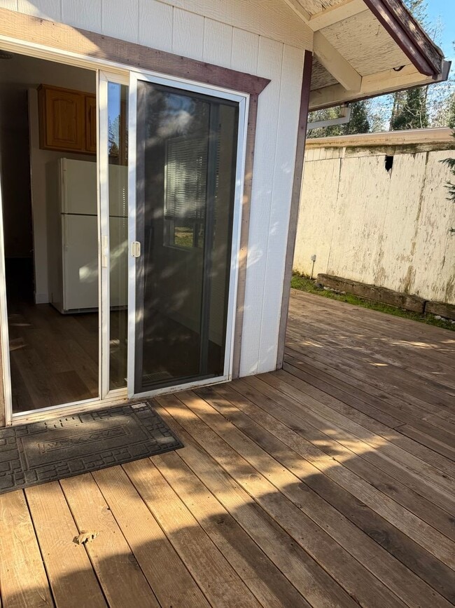 Building Photo - Pine Grove Home