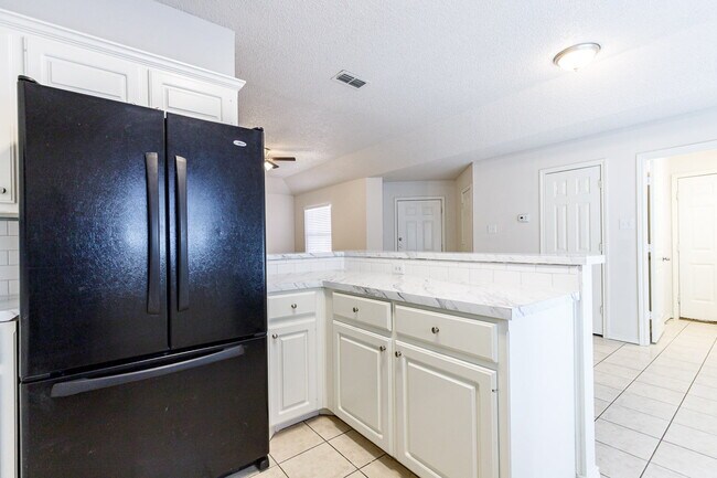 Building Photo - Wonderful Duplex in Southwest Lubbock!