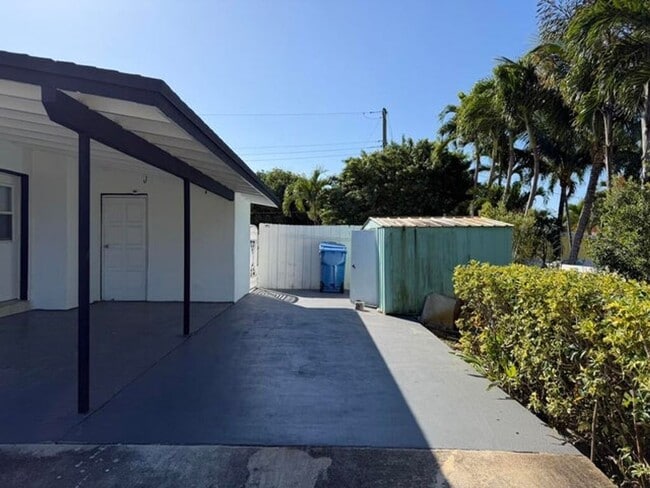 Building Photo - 1014 W Drew St