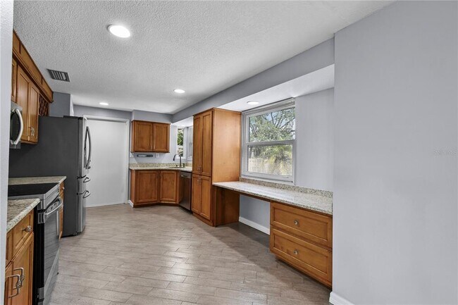 Building Photo - 4612 8th St Ct E