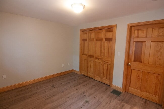 Building Photo - 6 Wildwood Ln