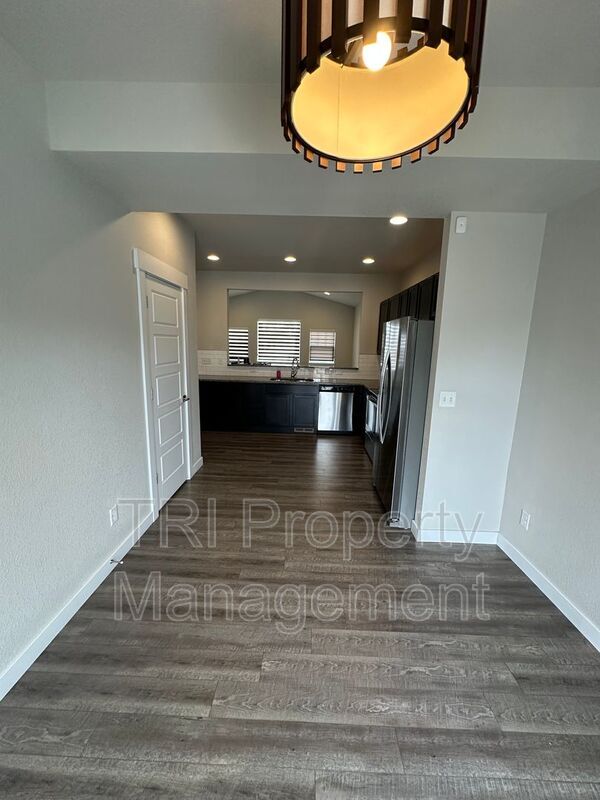 Building Photo - 218 E Chestnut St