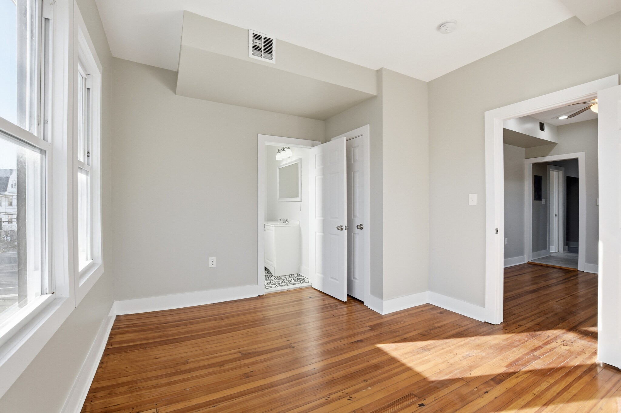 Building Photo - 53 Oak Ave