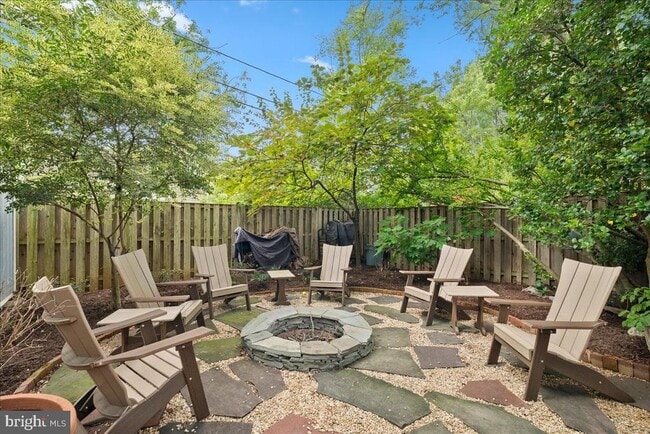 Building Photo - 23 E Walnut St