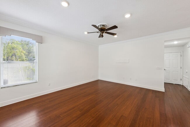 Building Photo - 4920 Hook Hollow Cir