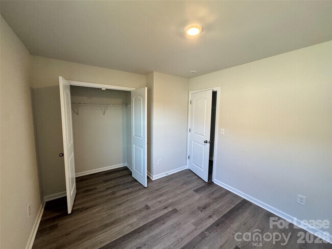 Building Photo - 1011 Maylen Trce