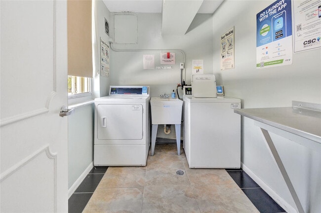 Building Photo - 2121 N Ocean Blvd