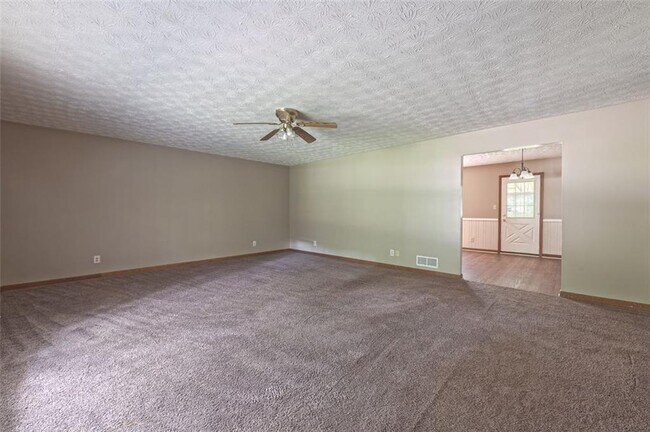 Building Photo - 310 Summerwood Ln