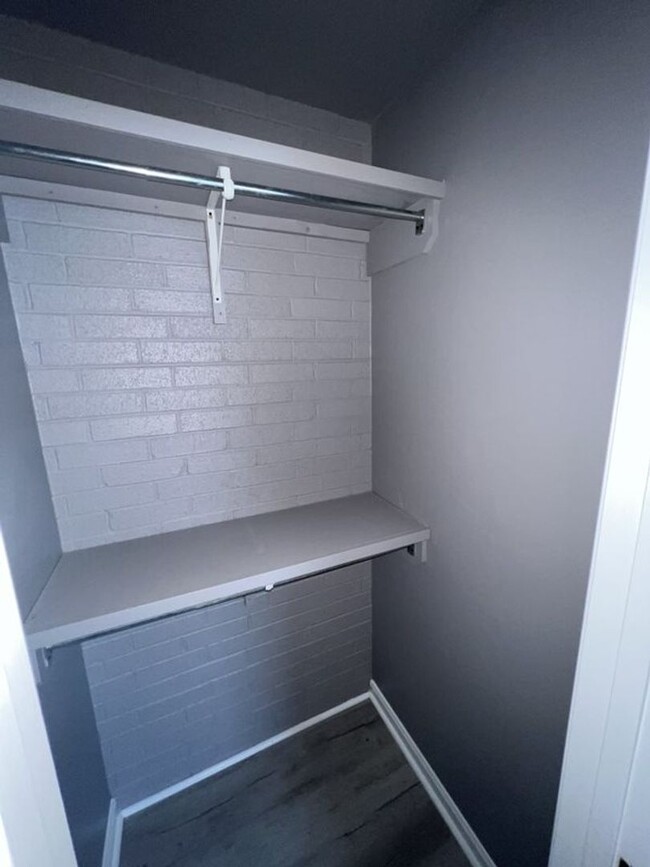 Building Photo - Newly renovated! 2 bedroom 1 bath townhous...