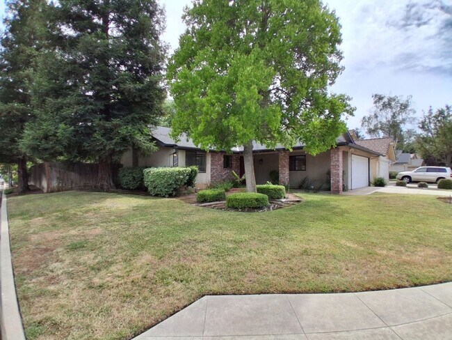 Building Photo - Charming Well-Maintained 3-Bed Fresno House!