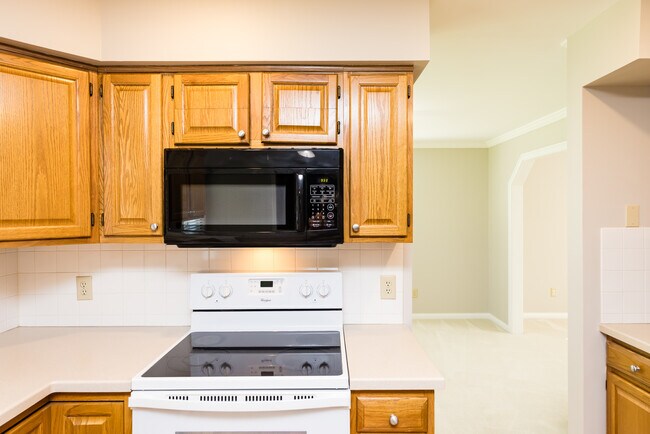 Building Photo - 5558 Parker Hill Ln