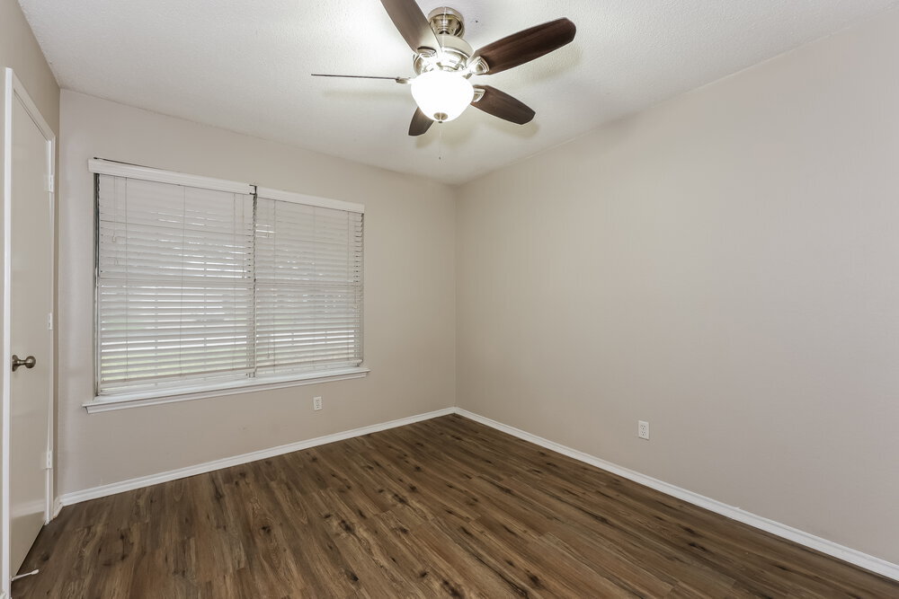 Building Photo - 704 Stonebrooke Dr