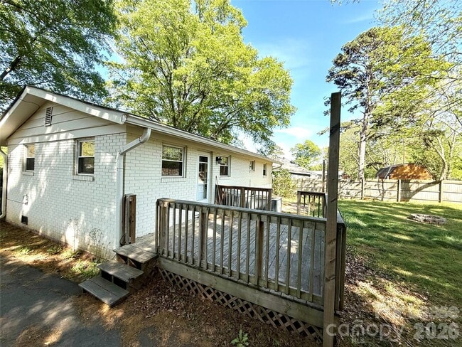 Building Photo - 910 Edgemont Ave