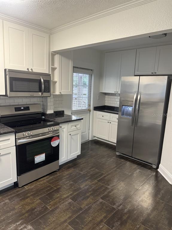 Building Photo - 320 W Lambright St