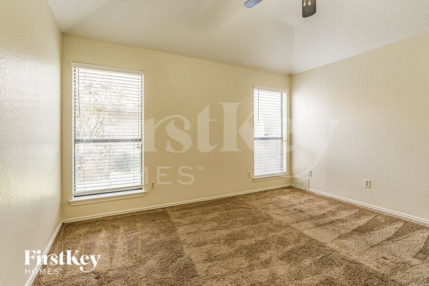 Building Photo - 3305 Country Creek Ln