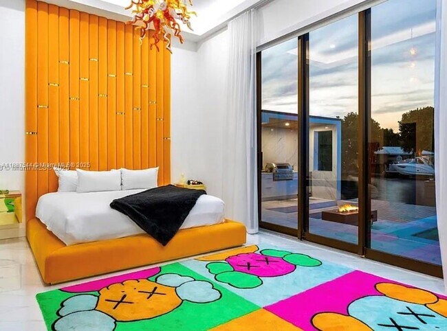 Building Photo - 2225 NE 19th St