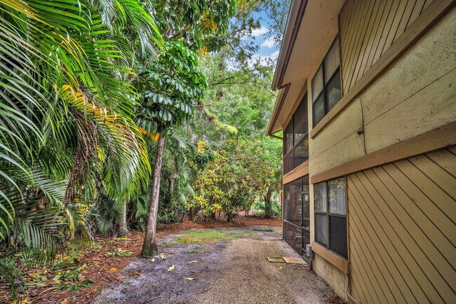 Building Photo - 12970 Dartford Trail