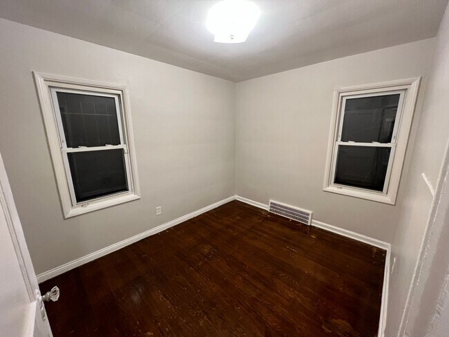 Building Photo - 16053 Lappin St