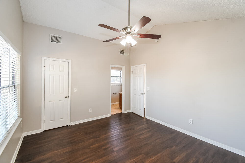 Building Photo - 9727 Villiers Dr S