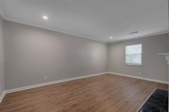 Building Photo - 290 Westland Way SW