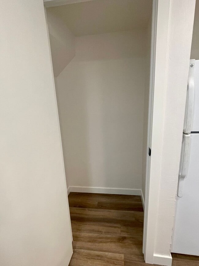 Building Photo - Fully updated/renovated unit NO GARAGE 1 B...