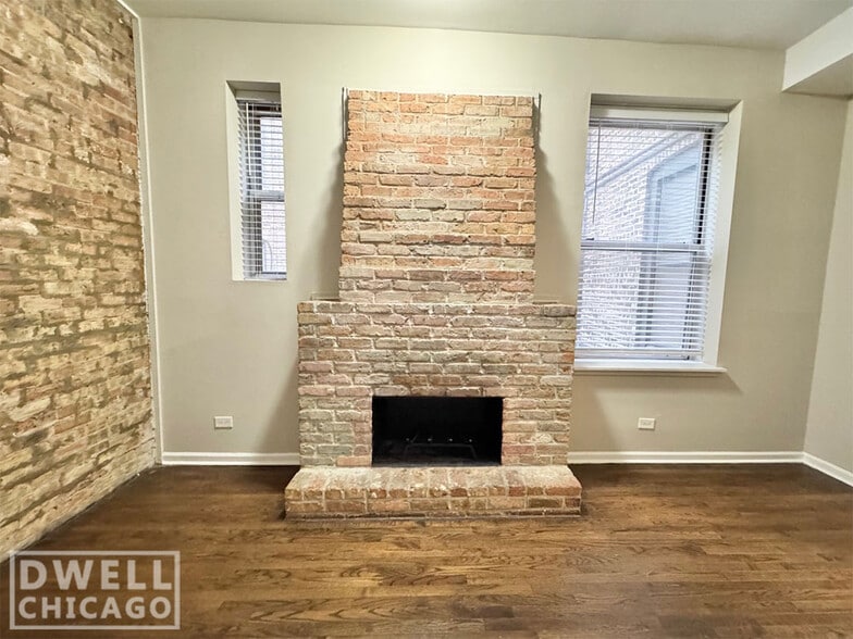 Building Photo - 3430 N Elaine Pl