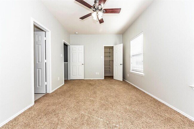 Building Photo - 1721 Kemah Village Dr