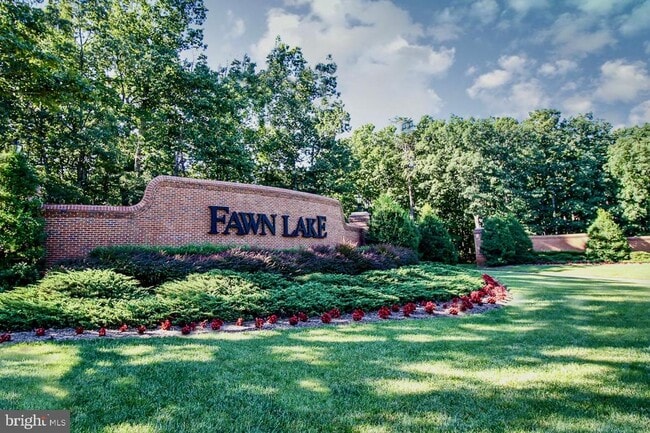 Building Photo - 11000 Farmview Way