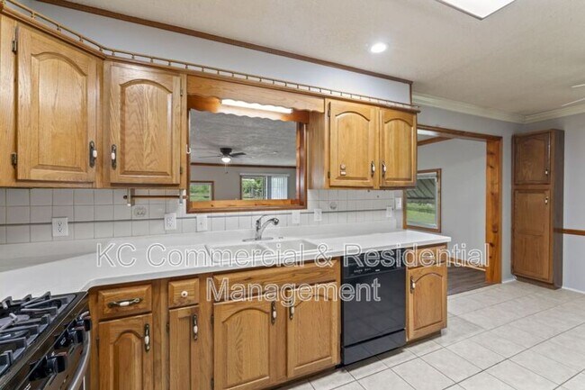 Building Photo - 7809 NE San Rafael Dr