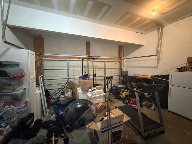 Building Photo - 3 Bdrm/2.5 Bth Home Located Close to I-95