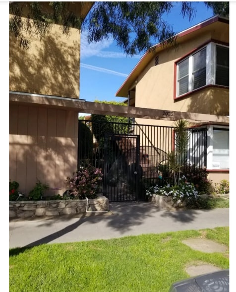 Primary Photo - 2075 E Appleton St