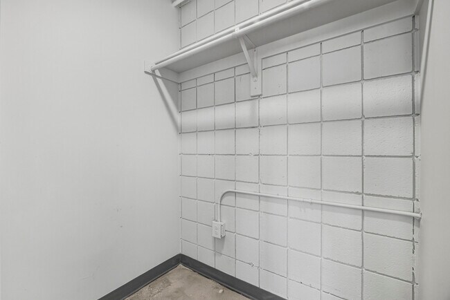 Building Photo - 415 S Weber St