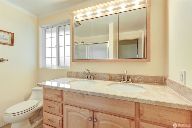 Building Photo - 12201 SE 65th Pl