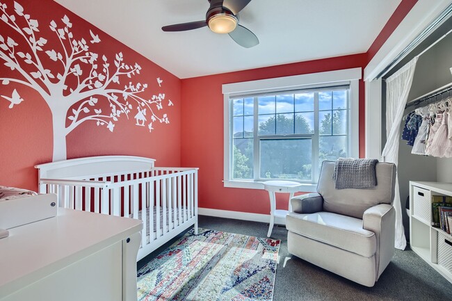 Building Photo - Long Realty & Property Management - Wonderfully Located Townhome in Great Neighborhood