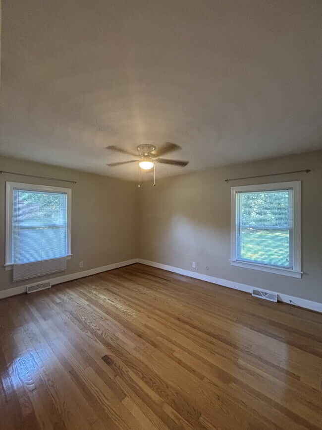 Building Photo - "Charming Single Family Home in Portsmouth – 1521 Sq Ft of Comfortable Living!"