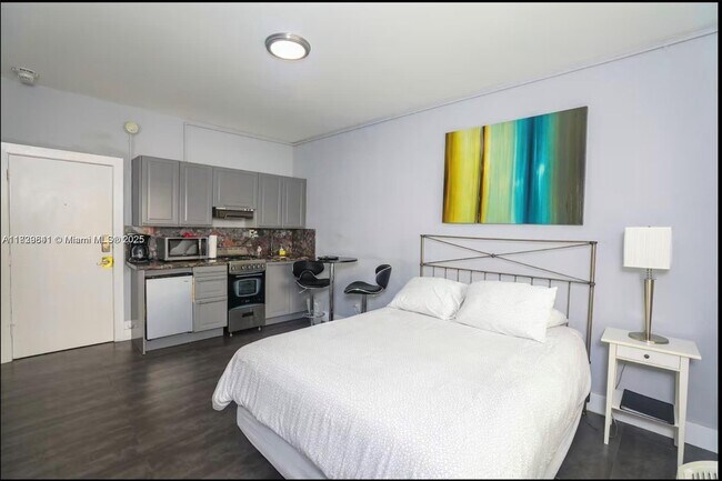 Building Photo - 3710 Collins Ave