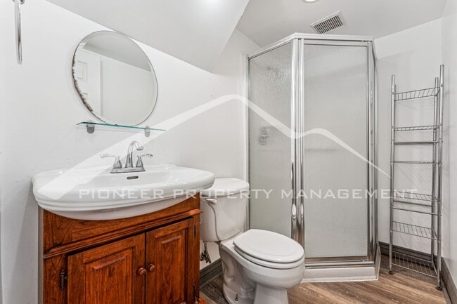 Building Photo - Spacious Home with Fenced Yard and Washer/Dryer